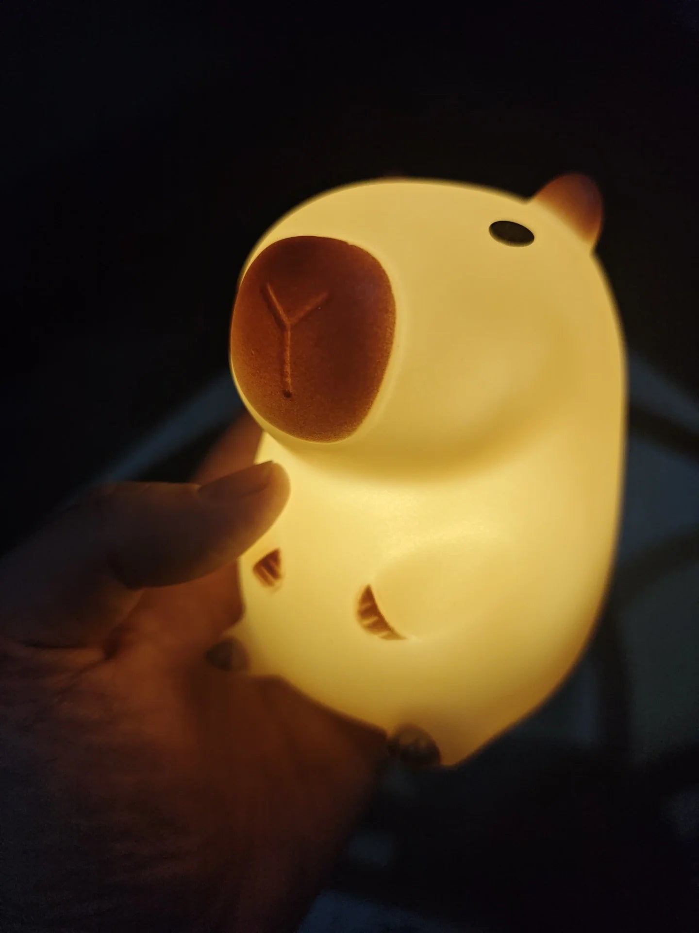 Bonita luz de noche de capibara con forma de mascota, bonita lámpara de silicona con dibujos animados para dormir, creativa, para la habitación
