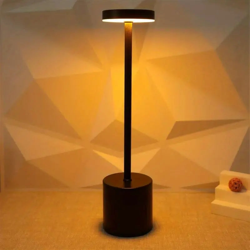 Lámpara decorativa de oficina con textura de metal cepillado, USB, práctica lámpara de escritorio, adecuada para dormitorios, comedores y salas de estar.