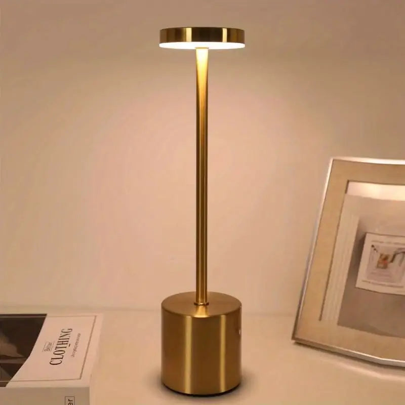Lámpara decorativa de oficina con textura de metal cepillado, USB, práctica lámpara de escritorio, adecuada para dormitorios, comedores y salas de estar.