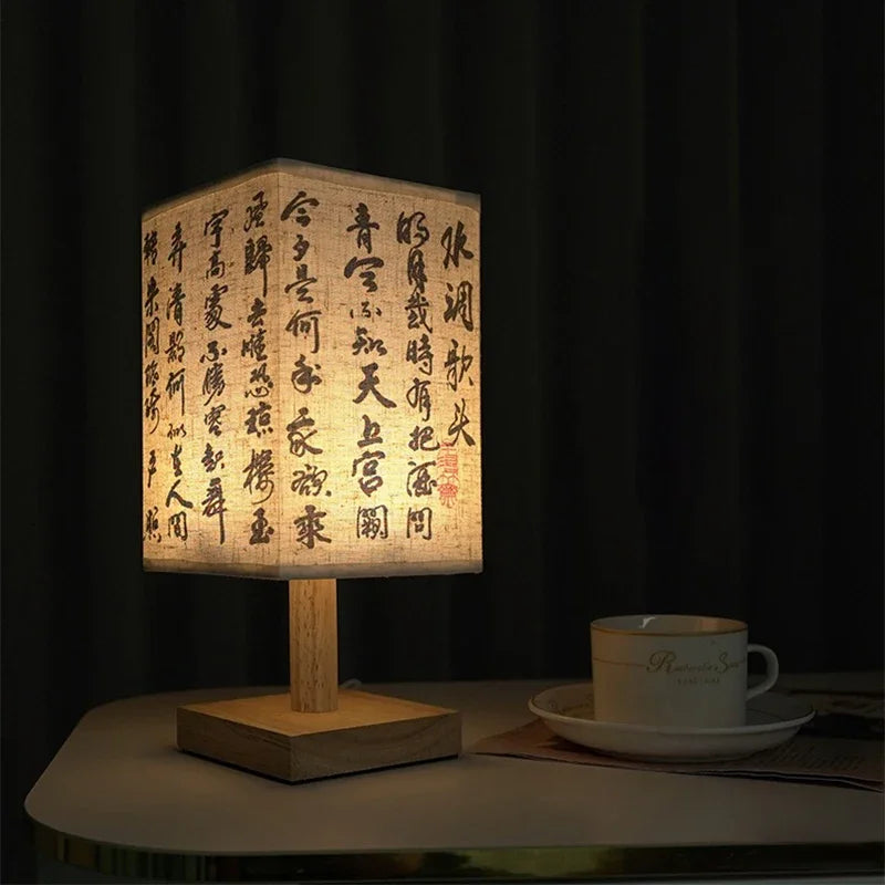 Lámparas de mesa decorativas LED de estilo chino simple, con enchufe regulable, luz nocturna de tela, lámpara cuadrada para dormitorio