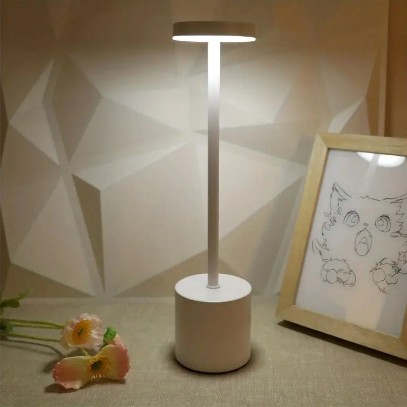 Lámpara decorativa de oficina con textura de metal cepillado, USB, práctica lámpara de escritorio, adecuada para dormitorios, comedores y salas de estar.