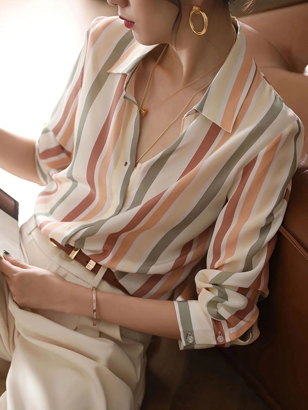 Blusa de mujer, camisa con botones y estampado moderno para mujer, para el trabajo y la vida informal.